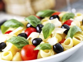 Cutting through the carb. The MIND diet combines the traditional Mediterranean with the DASH eating plan. Picture: iStock.