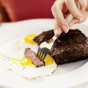 Fatty meats and eggs yolks are low-carb but high-calorie.