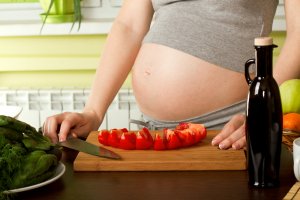 Pregnant woman eating nutritious foods